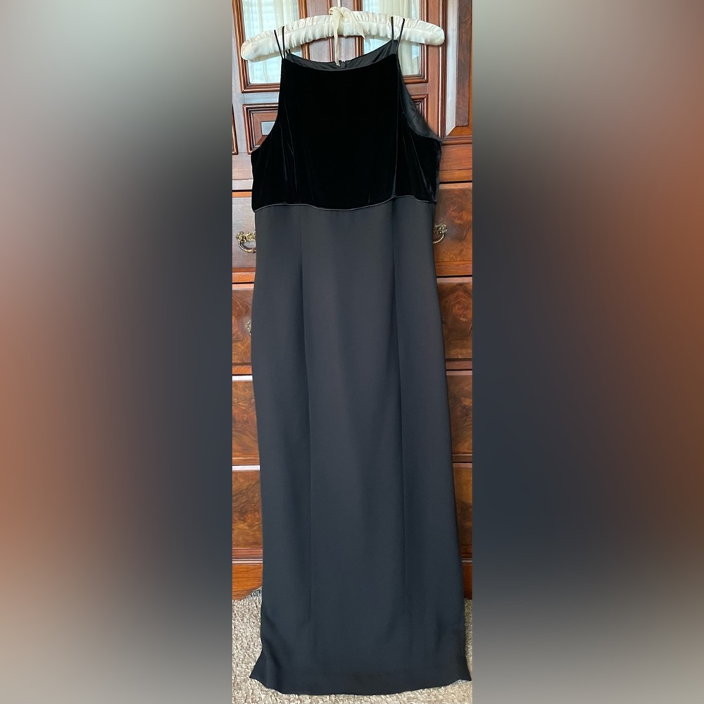 Jones New York Evening Black Velveteen & Crepe Long Gown  Sz 12